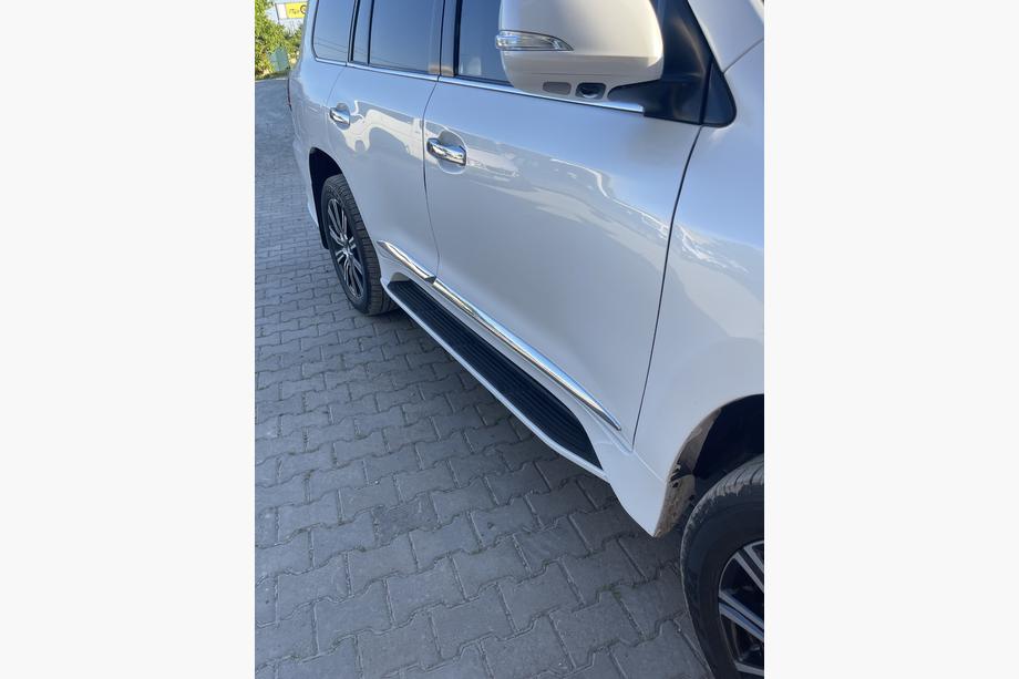 Lexus LX570/450d 2008–2022 Sānu sliekšņi (Lexus dizains 2016+) Melna krāsa Foto 3