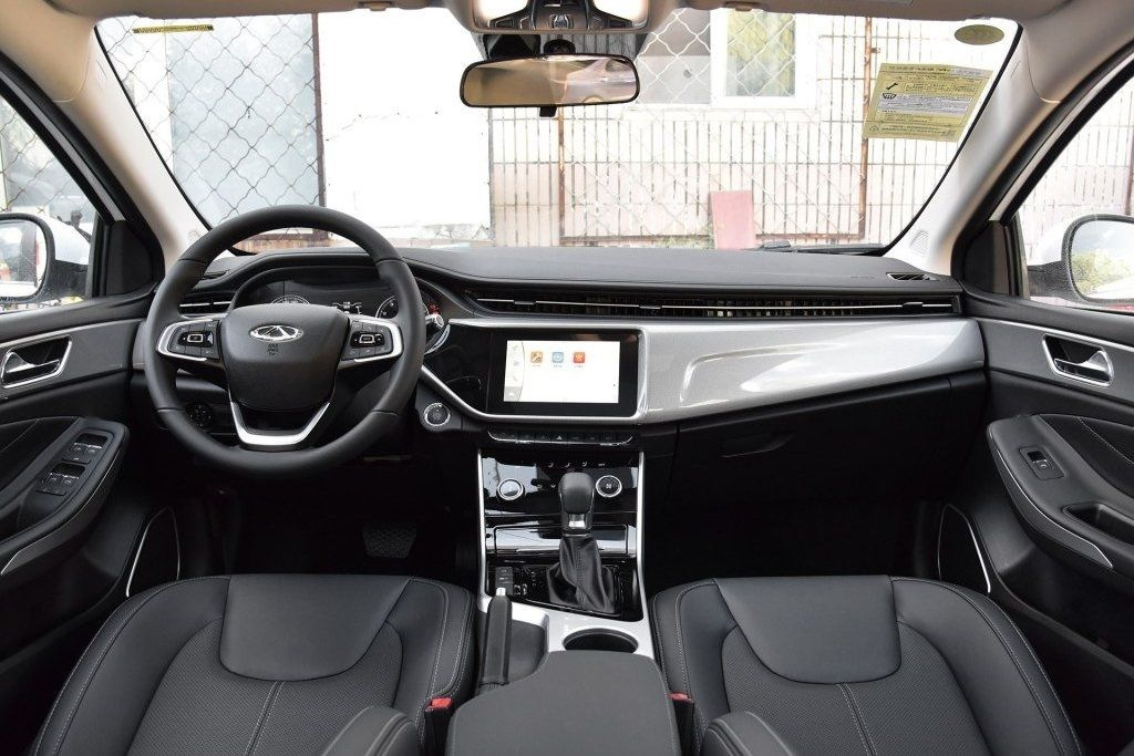 Atjauninātais vidējās klases sedans Chery Arrizo 5