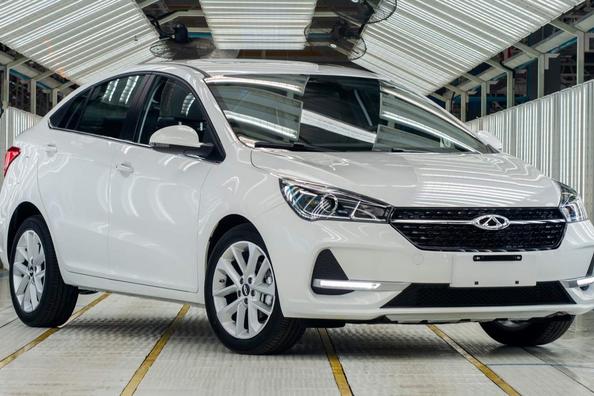 Atjauninātais vidējās klases sedans Chery Arrizo 5