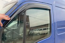Nissan Interstar 2002–2010 Logu vēja deflektori (2 gab., HIC) foto 6