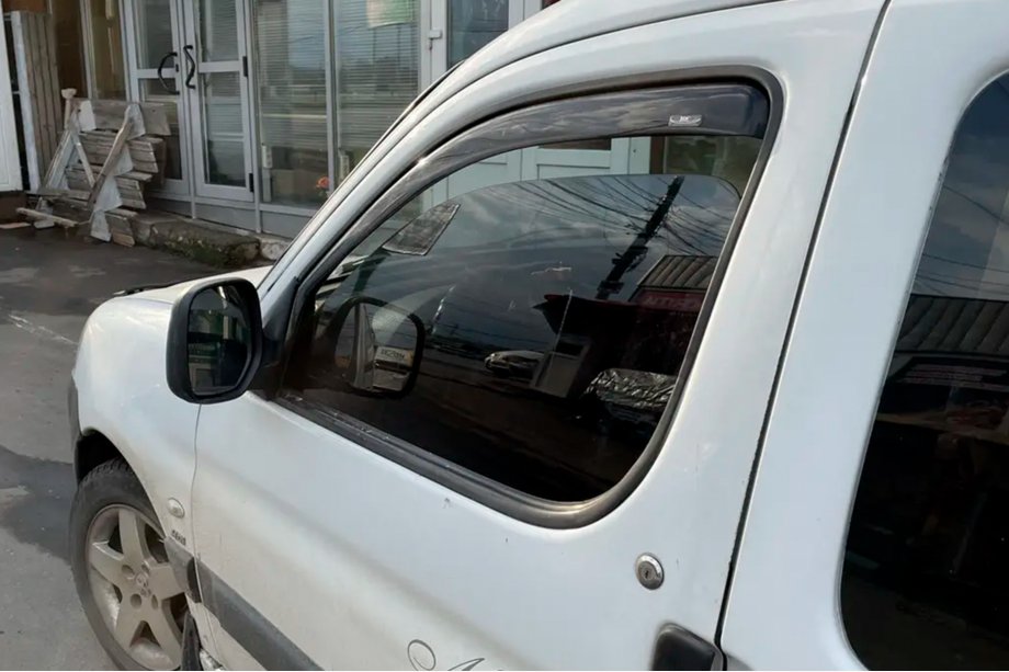 Peugeot Partner 1996–2008 Ieliekamie logu deflektori (2 gab., HIC) Foto 2