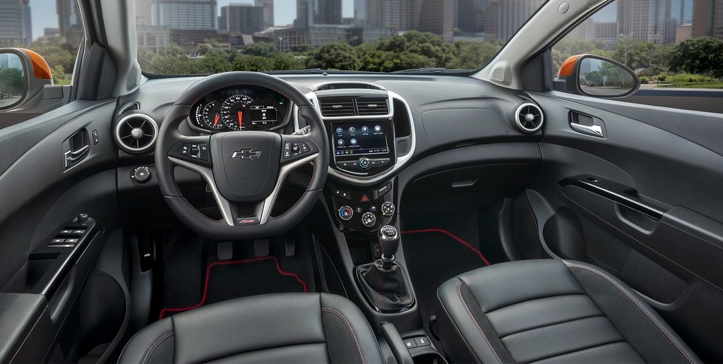 Atjauninātā Chevrolet Aveo sedana apskats