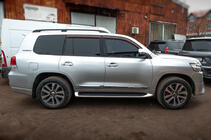 Toyota Land Cruiser 200 2007–2021 Sānu pakāpieni ar LED (dizains 2015-2020) Balta krāsa foto 4