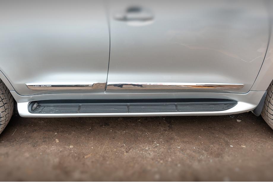 Toyota Land Cruiser 200 2007–2021 Sānu pakāpieni ar LED (dizains 2015-2020) Foto 3