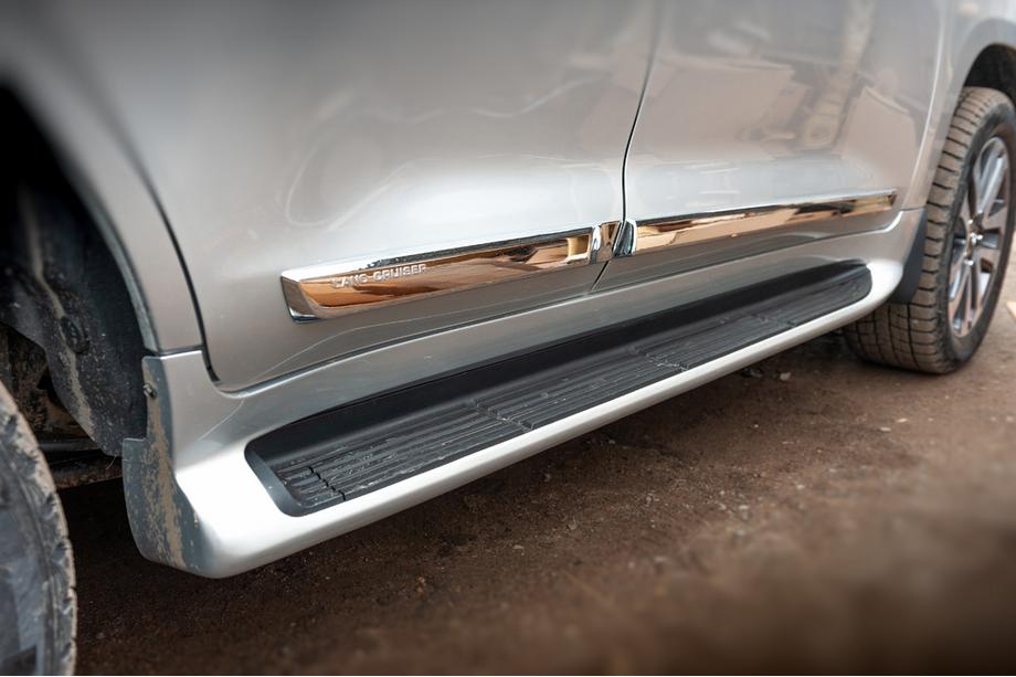 Toyota Land Cruiser 200 2007–2021 Sānu pakāpieni ar LED (dizains 2015-2020) Balta krāsa Image