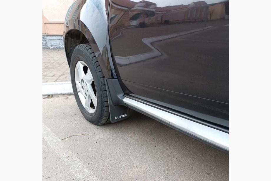 Dacia Duster 2008–2018 Premium priekšējie dubļusargi (2 gab.) Foto 1