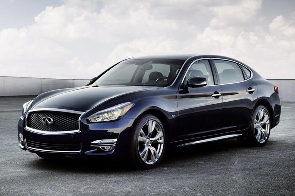 Biznesa klases sedana Infiniti Q70 apskats Foto 1