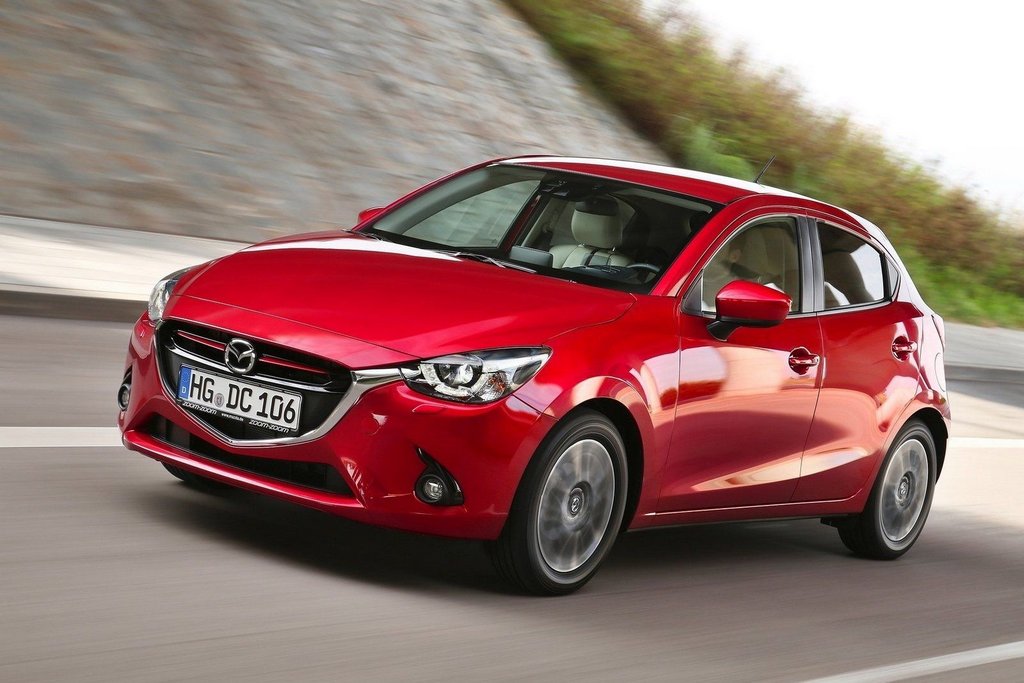 Kompakts piecdurvju hečbeks Mazda 2