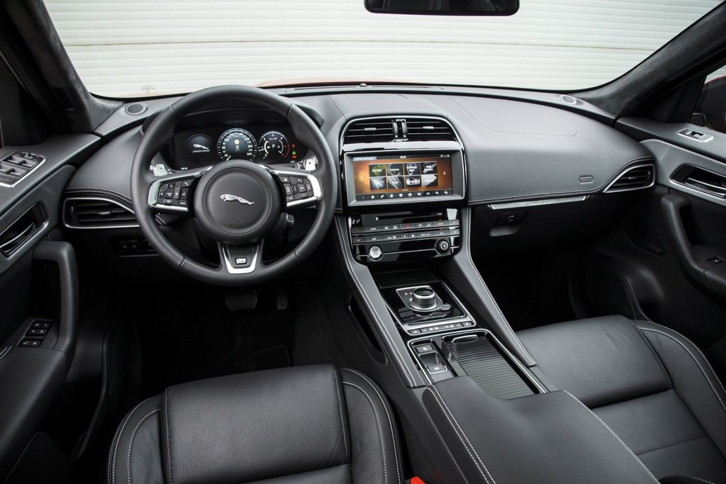 Premium krosovers Jaguar F-Pace apskats