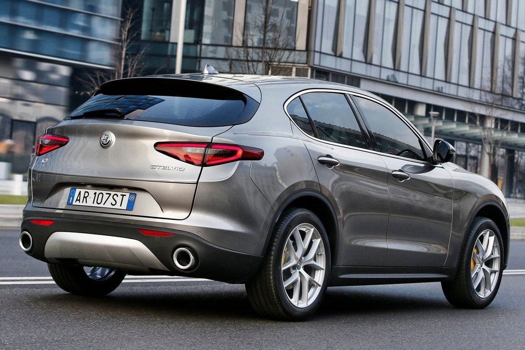 Kompaktā krosovera Alfa Romeo Stelvio apskats
