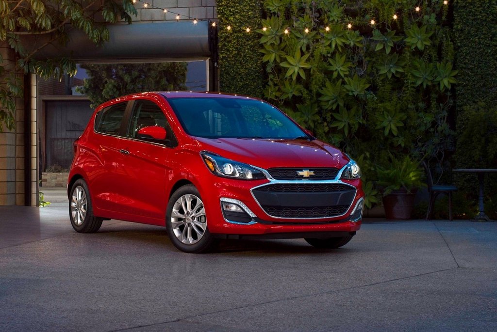 Atjauninātā kompaktā hečbeka Chevrolet Spark apskats