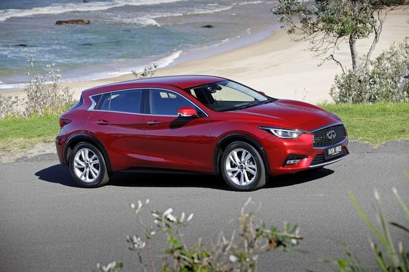 Premium klases hečbeks Infiniti Q30