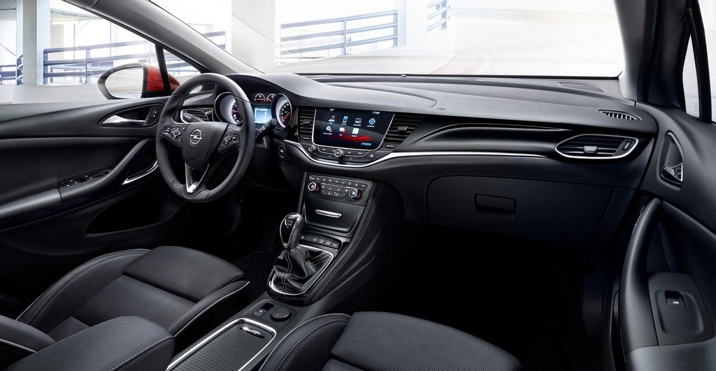 Opel Astra K piecdurvju hečbeka apskats
