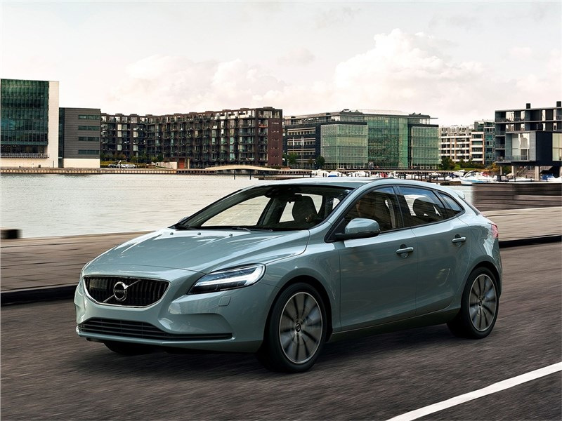 Volvo V40 piecdurvju hečbeka apskats