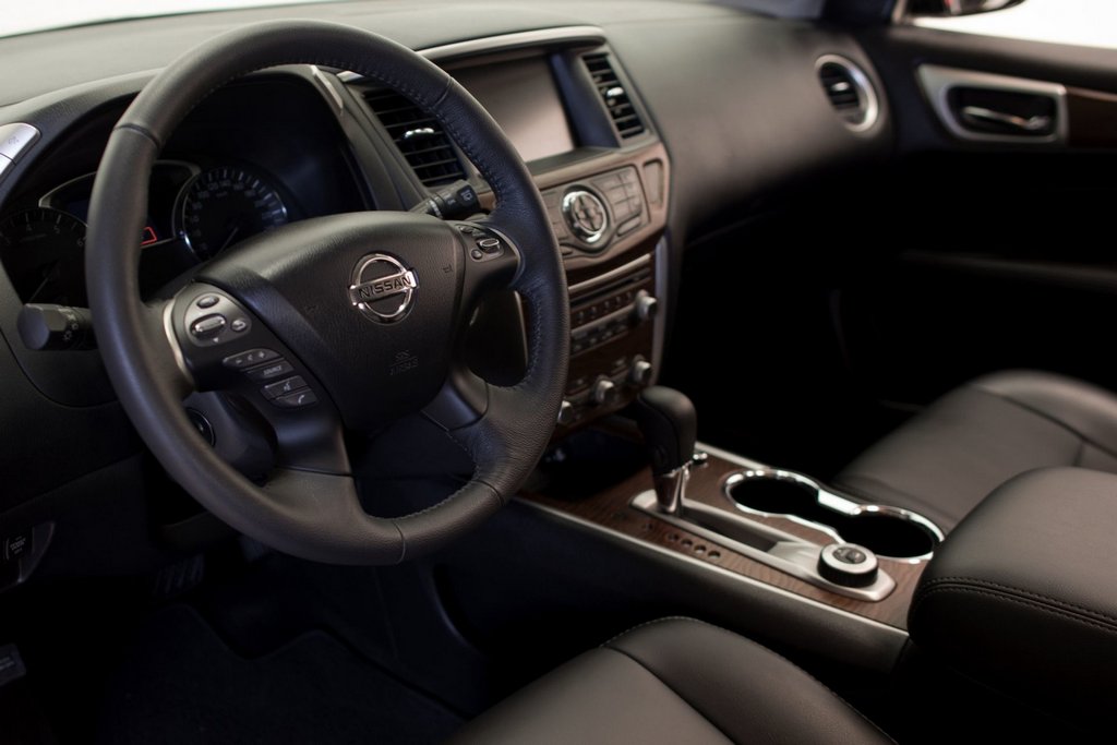 Nissan Pathfinder krosovera modernizētā versija