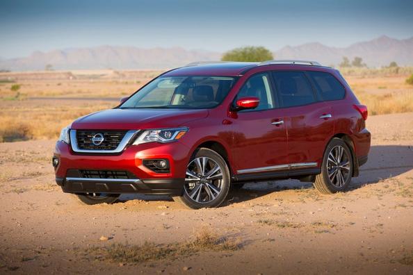 Nissan Pathfinder krosovera modernizētā versija