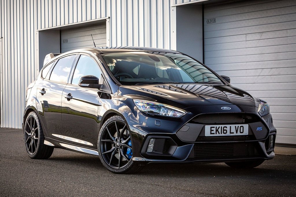 Apskats: uzlādētā hečbeka Ford Focus RS versija
