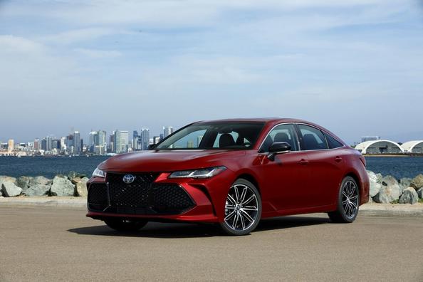 Toyota Avalon flagmaņa sedana piektā paaudze
