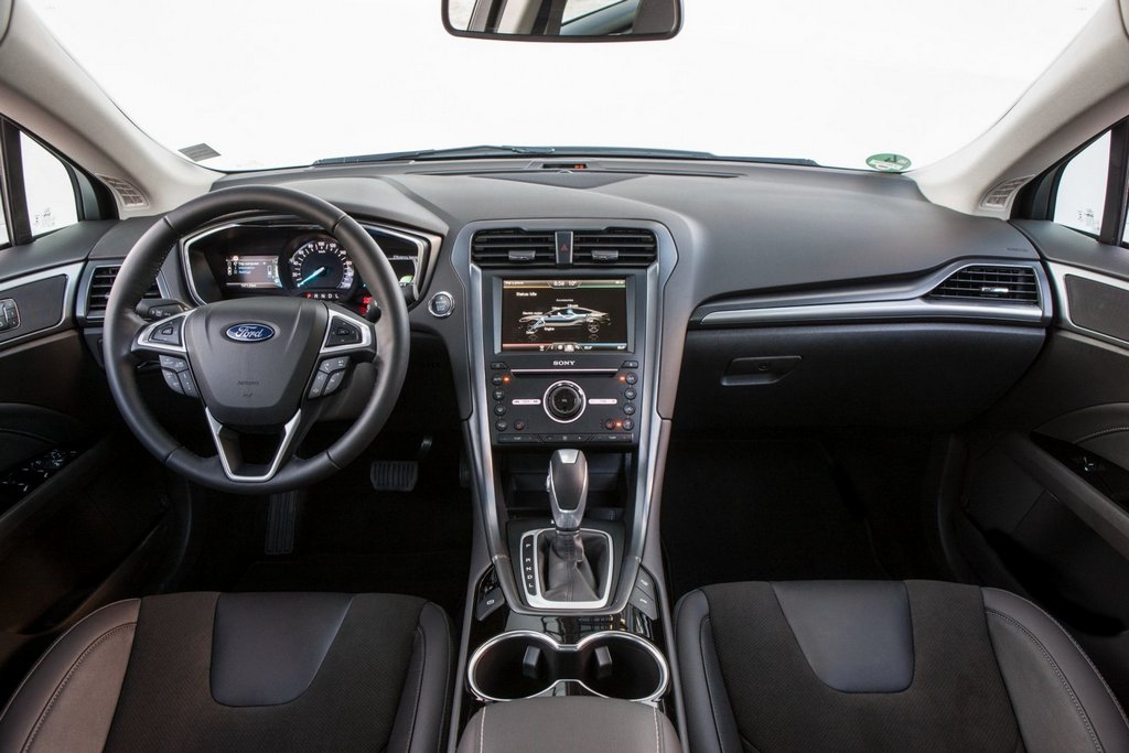 Ford Mondeo vidēja izmēra sedana apskats