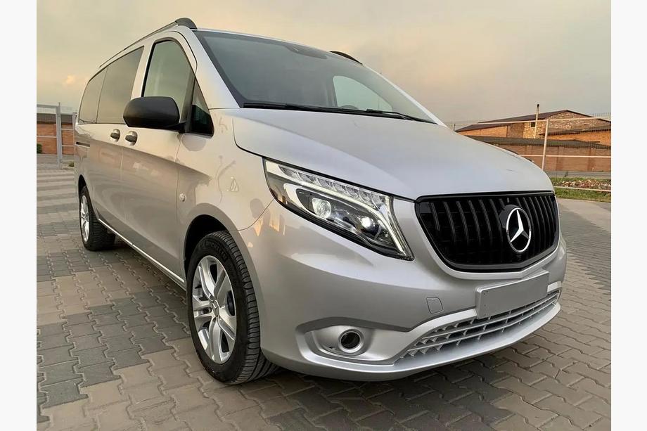 Mercedes Vito/V klase W447 2014– Priekšējais radiatora režģis GT Panamericana Black (2014-2023 Vito W447) Foto 5