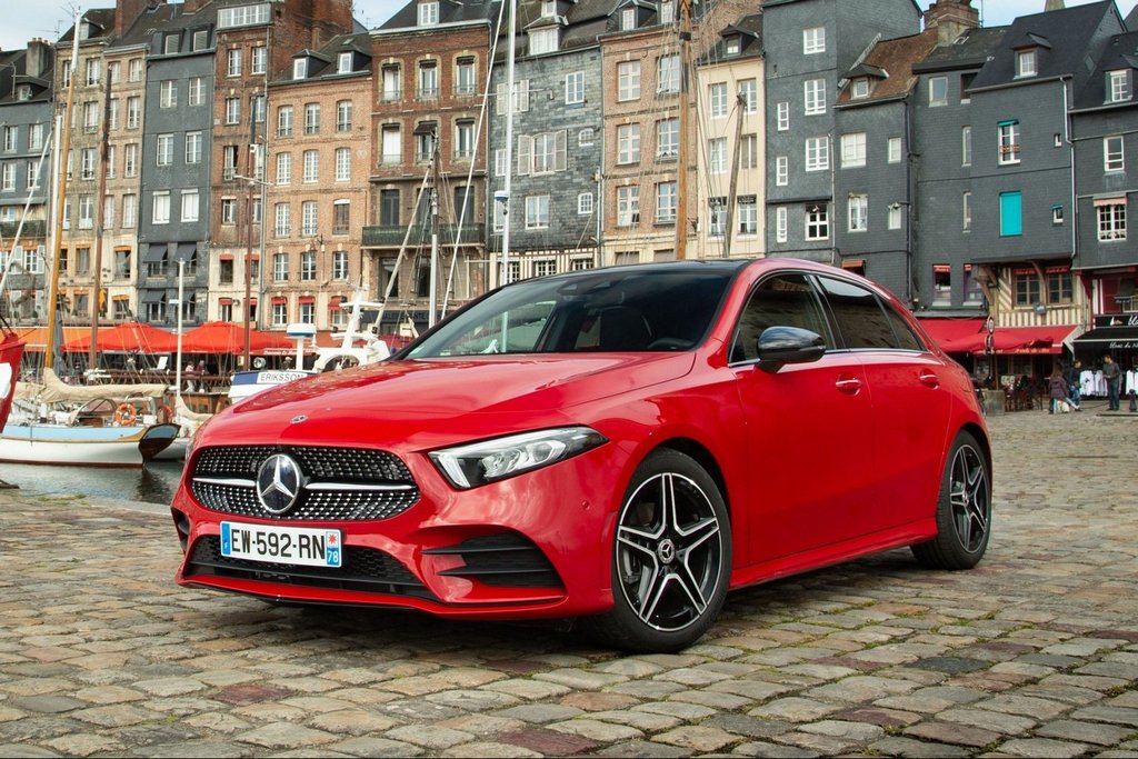 Piecdurvju premium hečbeks Mercedes-Benz A-class, 4. paaudze