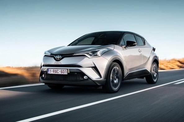 Toyota C-HR krosovera apskats