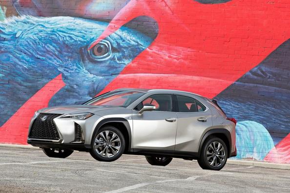 Premium klases pilsetas krosovers Lexus UX 200