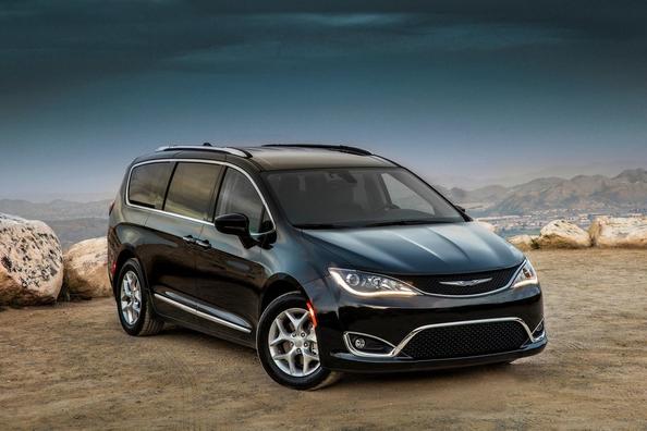 Pilna izmēra septiņvietīgs minivens Chrysler Pacifica