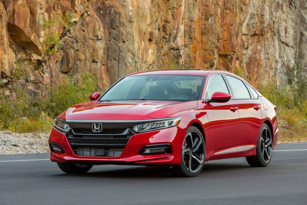 Honda Accord desmitās paaudzes sedana apskats