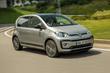 Atjauninātā pilsētas hečbeka Volkswagen up! apskats foto 3