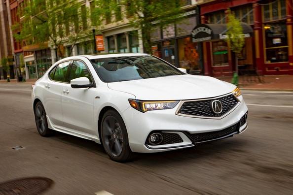 Acura TLX sedana feislifta versija