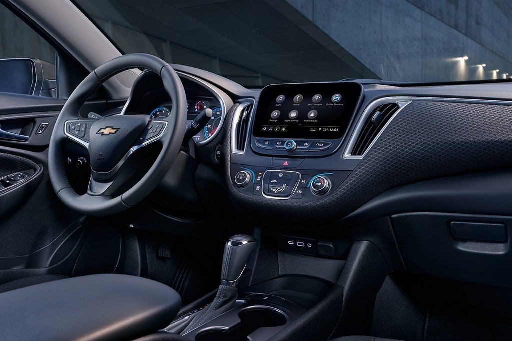 Jaunās paaudzes sedana Chevrolet Malibu apskats
