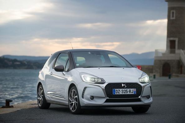 Trīsdurvju kompakts hečbeks Citroen DS3