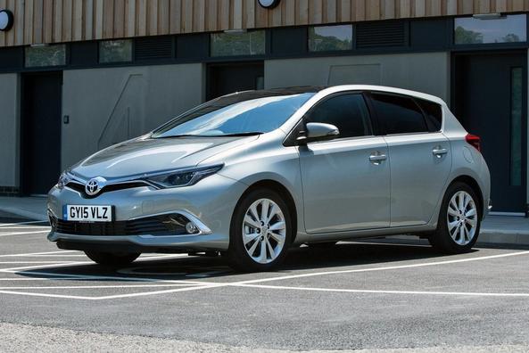 Toyota Auris piecdurvju hečbeka apskats
