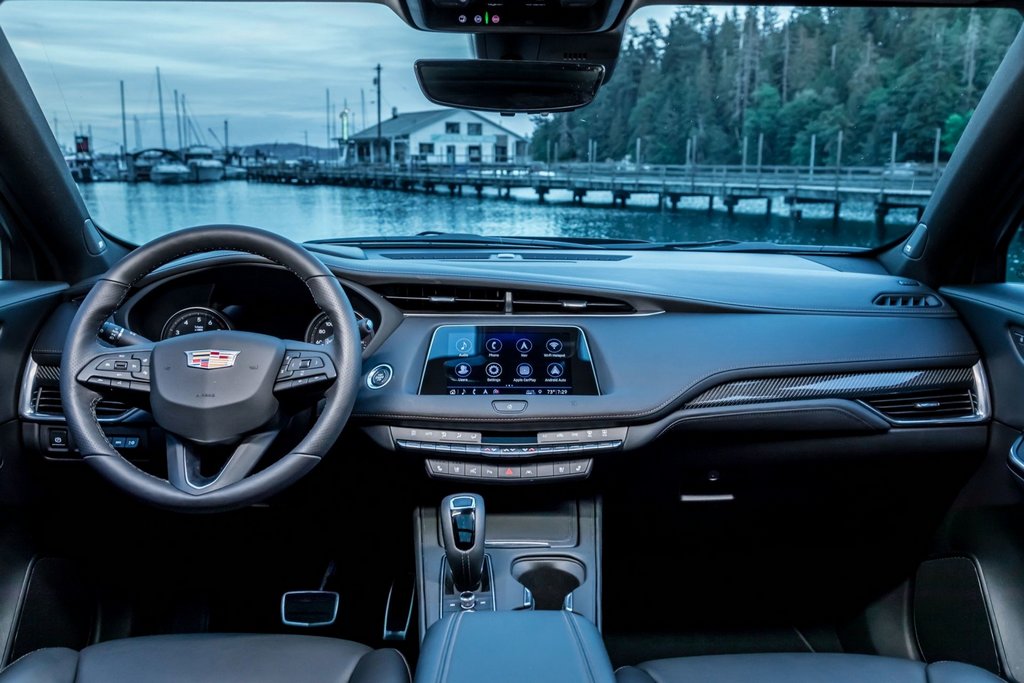Kompakts luksusa krosovers Cadillac XT4
