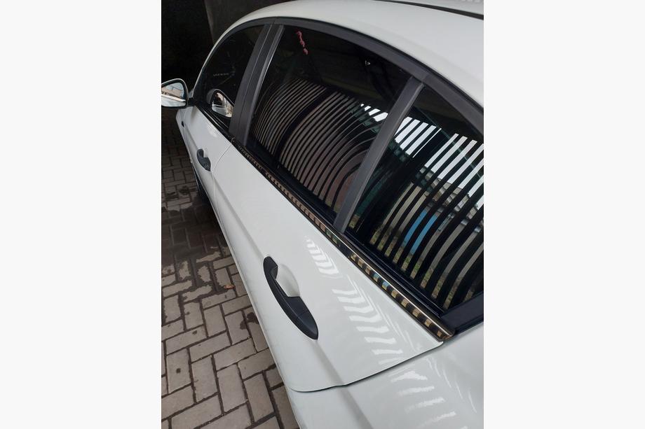 Fiat Tipo 2016– Apakšējās logu moldingi, tumšais hroms (nerūsējošais tērauds) Sedans/Hečbeks (4 gab.) Foto 4