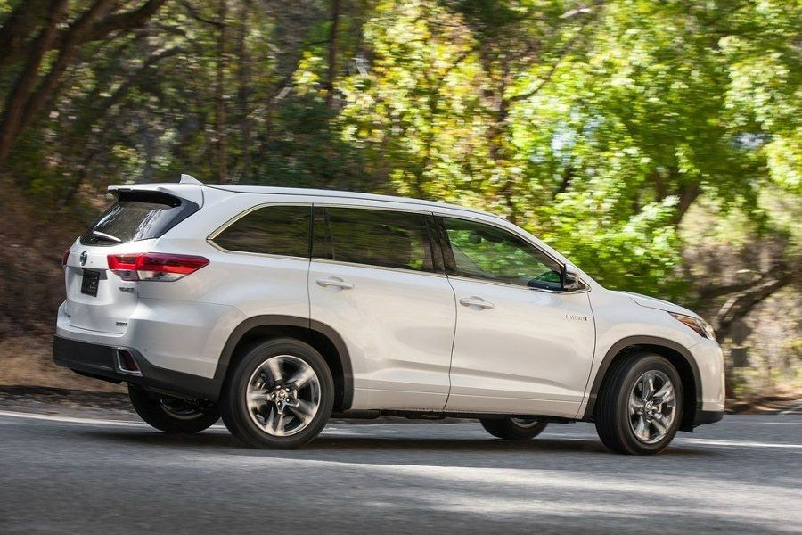 Toyota Highlander trešās paaudzes krosovera apskats