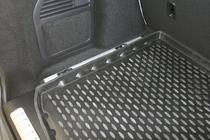 Range Rover Evoque 2012–2018 Gumijas bagāžnieka paklājiņš ar adaptīvu stiprinājuma sistēmu (Novline) foto 3