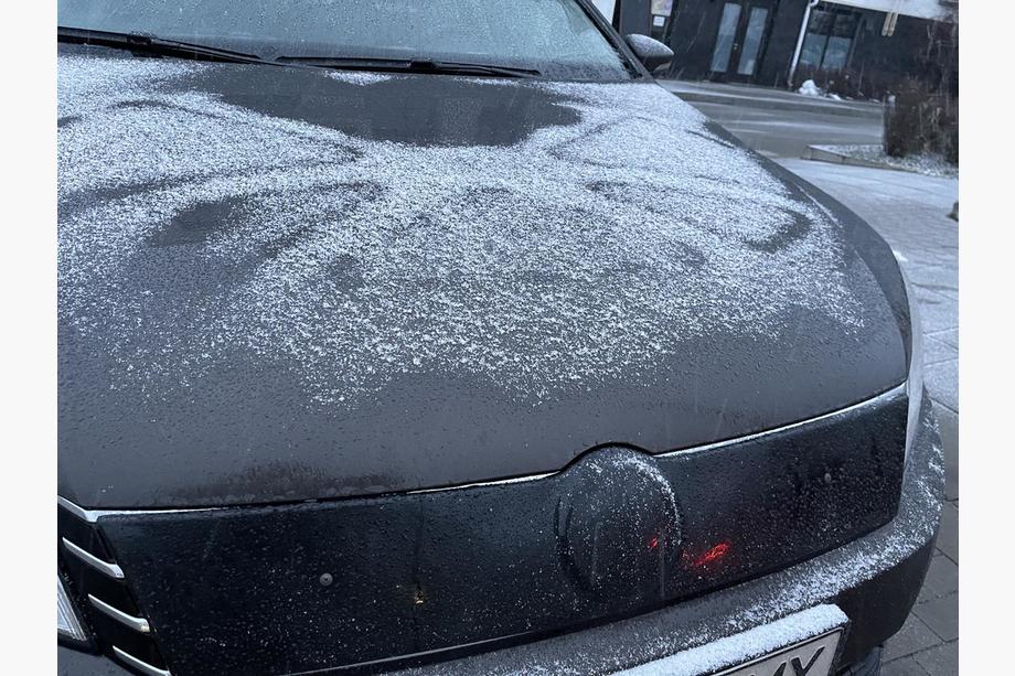 Volkswagen Passat B7 2012–2015 Ziemas radiatora režģa aizsegs (EU/USA) Glancēta Foto 3