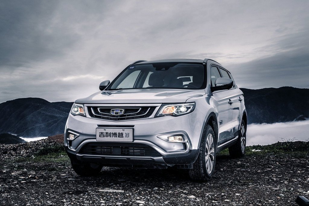 Kompakts krosovers Geely Atlas