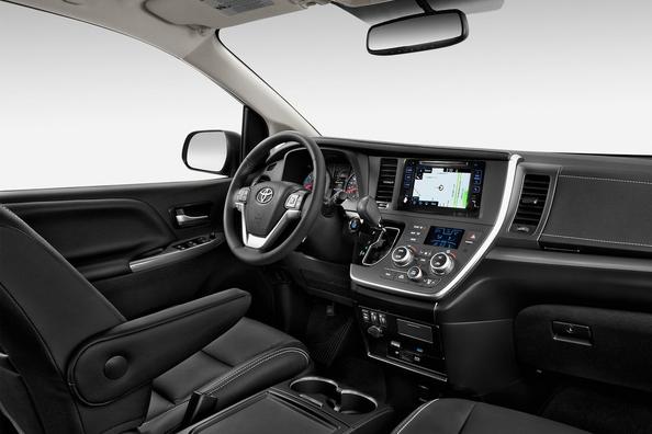Atjaunotā pilna izmēra minivena Toyota Sienna apskats Foto 5