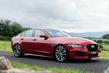 Premium sedana Jaguar XE apskats foto 10