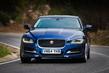 Premium sedana Jaguar XE apskats foto 3