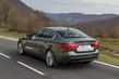 Premium sedana Jaguar XE apskats foto 4