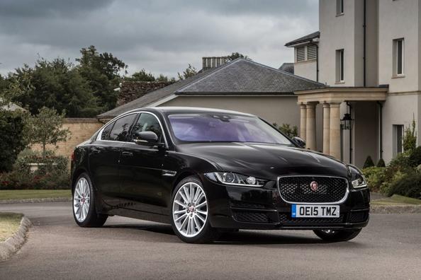 Premium sedana Jaguar XE apskats