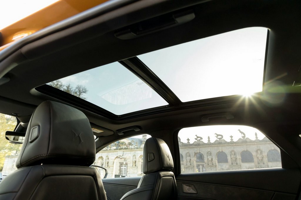 Kompakts luksusa krosovers DS 7 Crossback