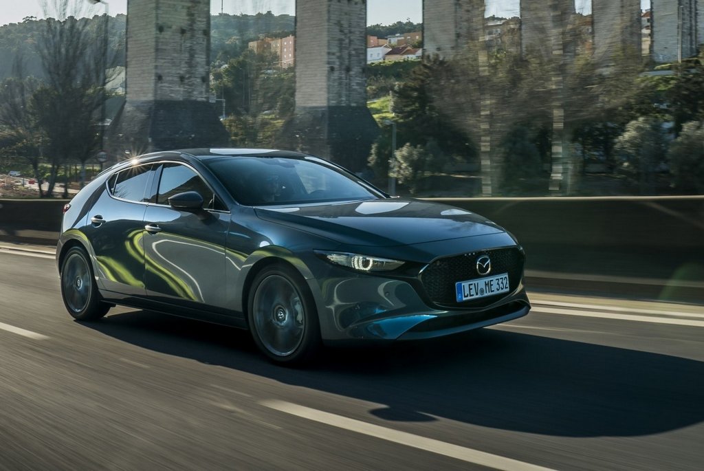 Kompakts hečbeks Mazda 3 ceturtajā paaudzē