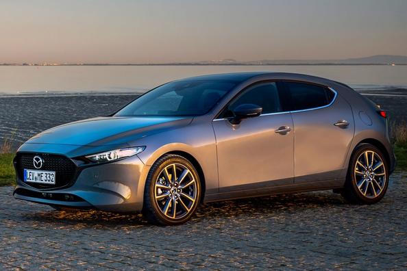 Kompakts hečbeks Mazda 3 ceturtajā paaudzē