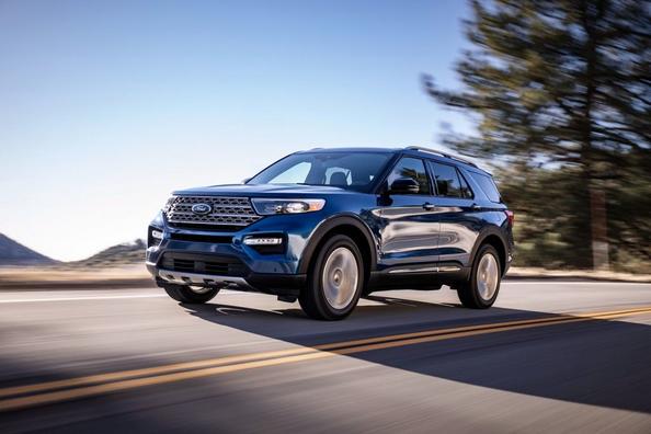 Pilna izmēra krosovers Ford Explorer 2020. modeļa gads