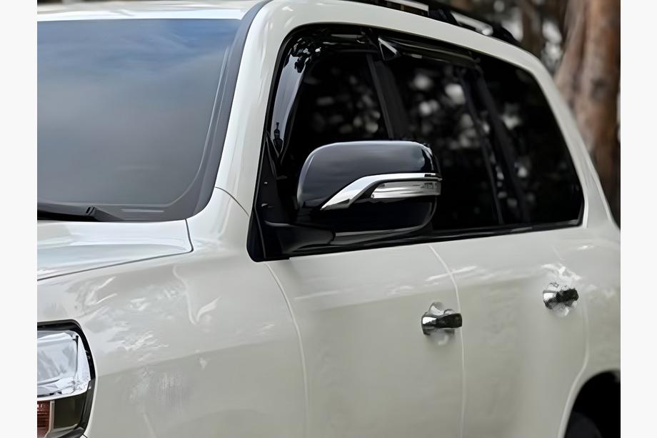 Toyota Land Cruiser 200 2007–2021 Spoguļu vāki (ar pagrieziena signāla atkārtotāju, stils 2016) Melna krāsa Image
